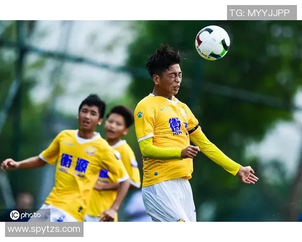 上海足球队在邀请赛中的战术意识与团队配合表现分析 上海足球队在邀请赛中的战术意识与团队配合表现分析