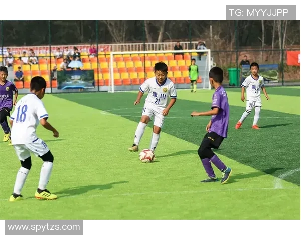 深圳足球队防守革新之路:从传统到现代的战术转型与实践探索 深圳足球队防守革新之路:从传统到现代的战术转型与实践探索