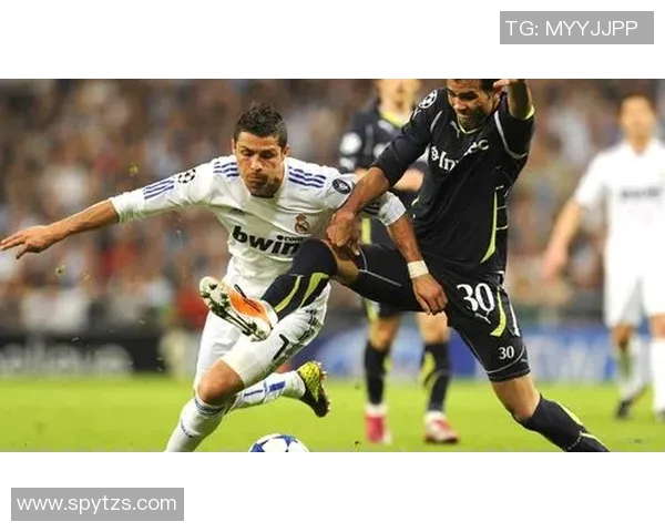 足球明星亲身体验按摩疗法揭秘运动员放松与恢复的秘密